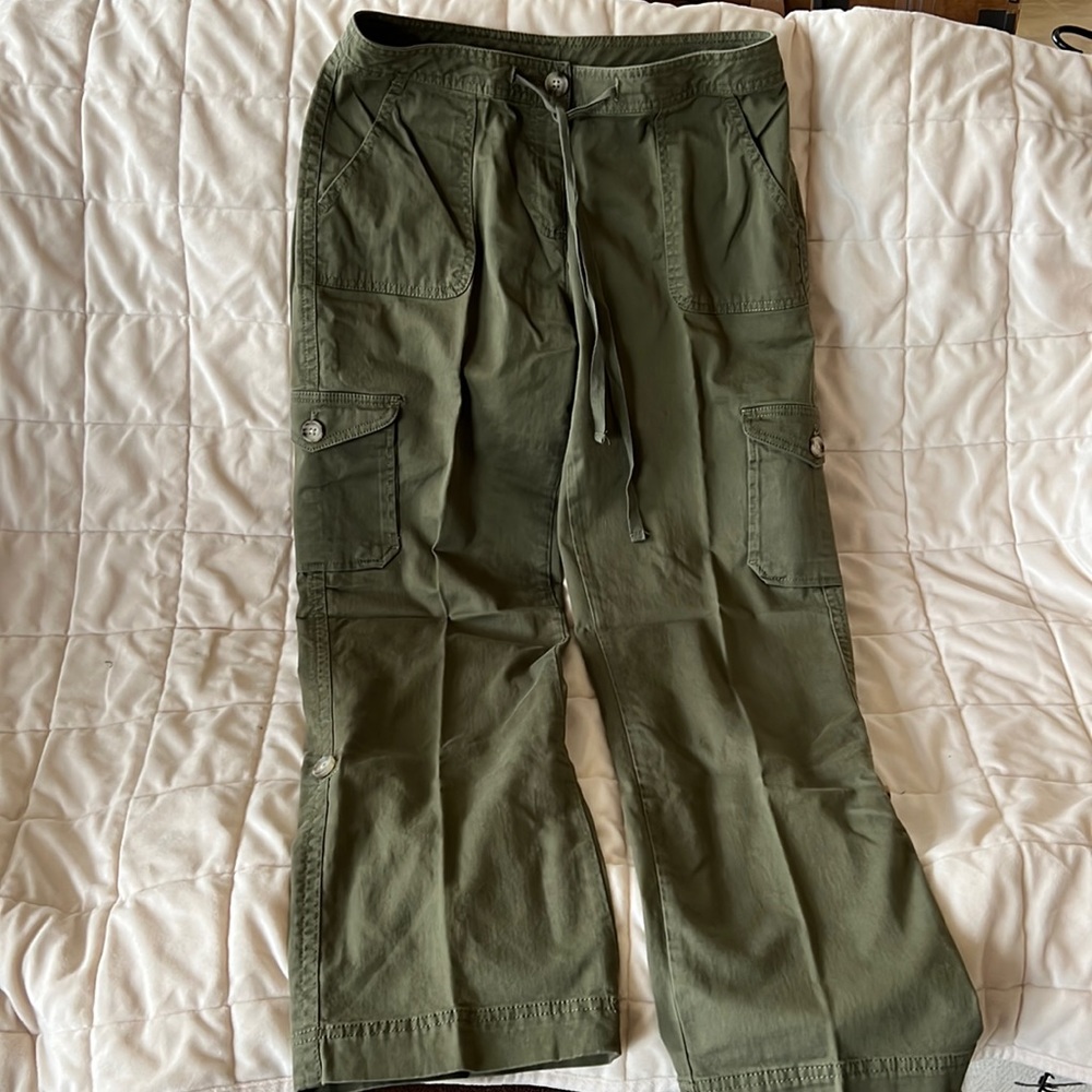 L.L. Bean size 6 favorite fit khaki green cargo pants
